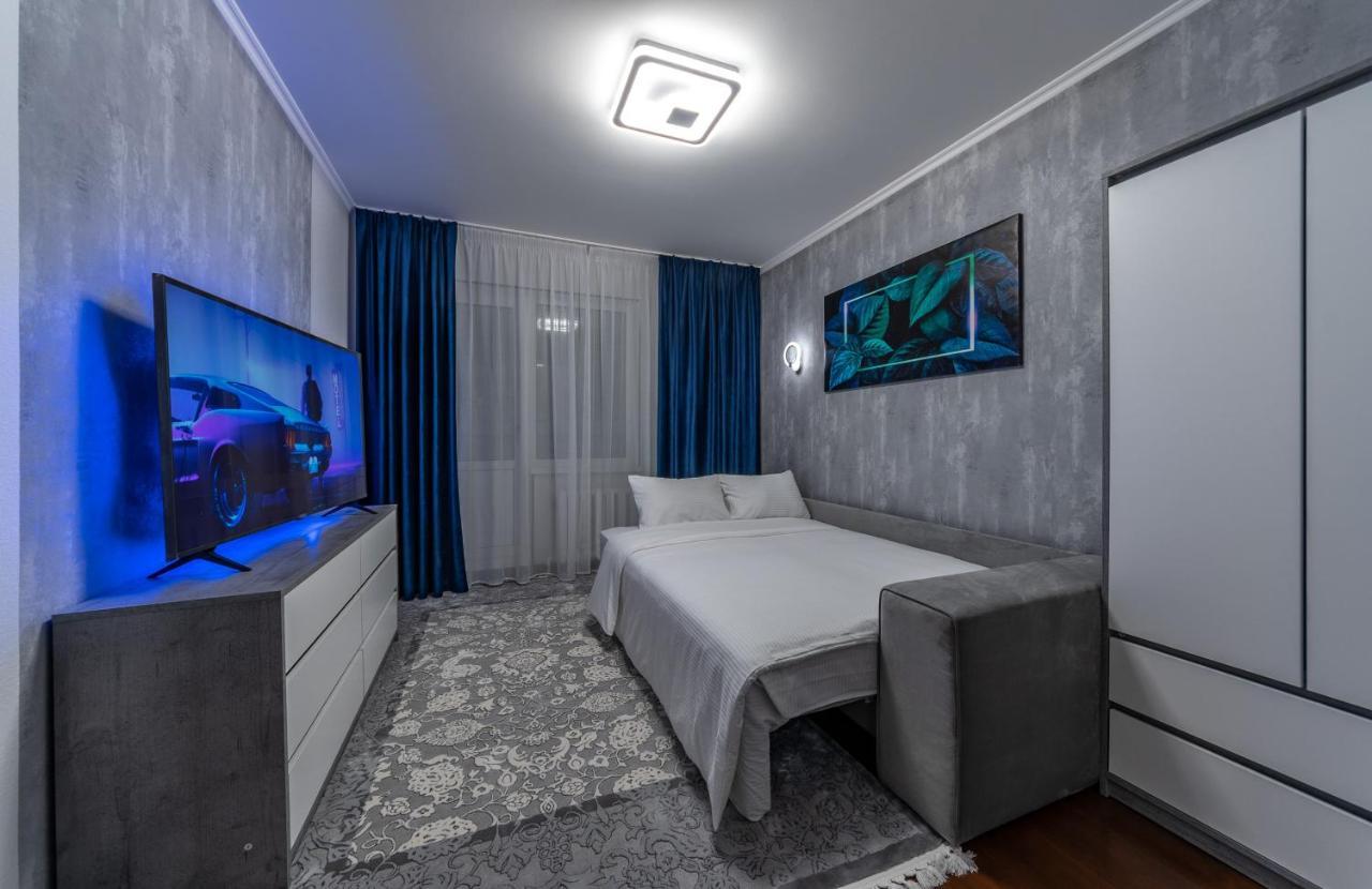 Modern 3 Bedroom Apartment Kyiv Exterior foto