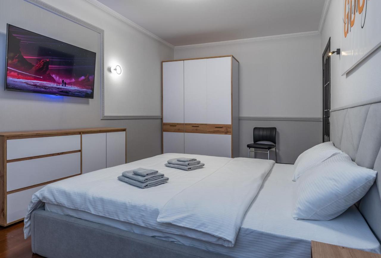Modern 3 Bedroom Apartment Kyiv Exterior foto