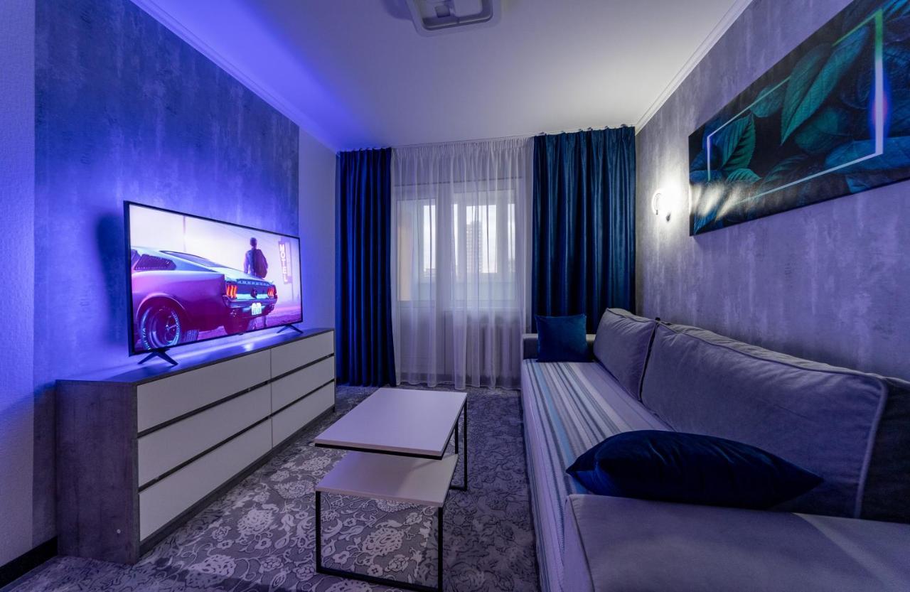 Modern 3 Bedroom Apartment Kyiv Exterior foto