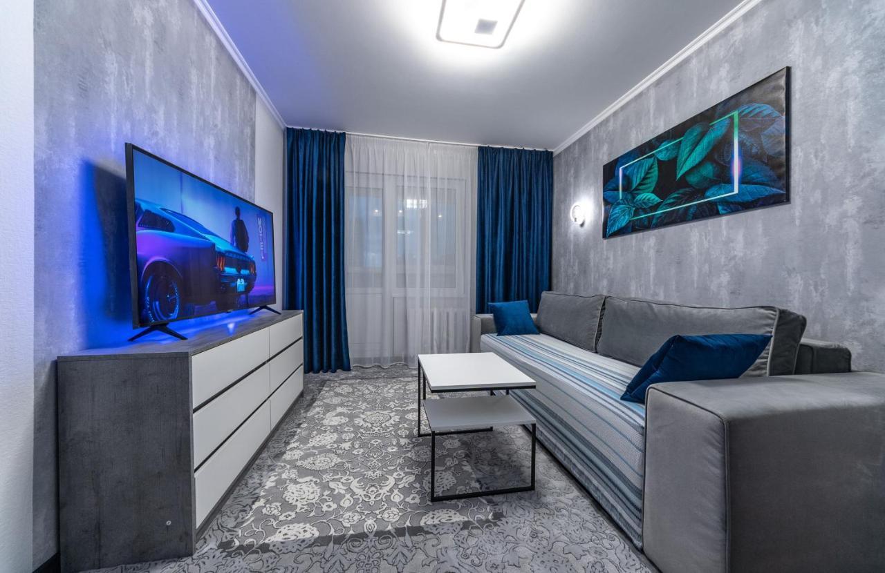 Modern 3 Bedroom Apartment Kyiv Exterior foto