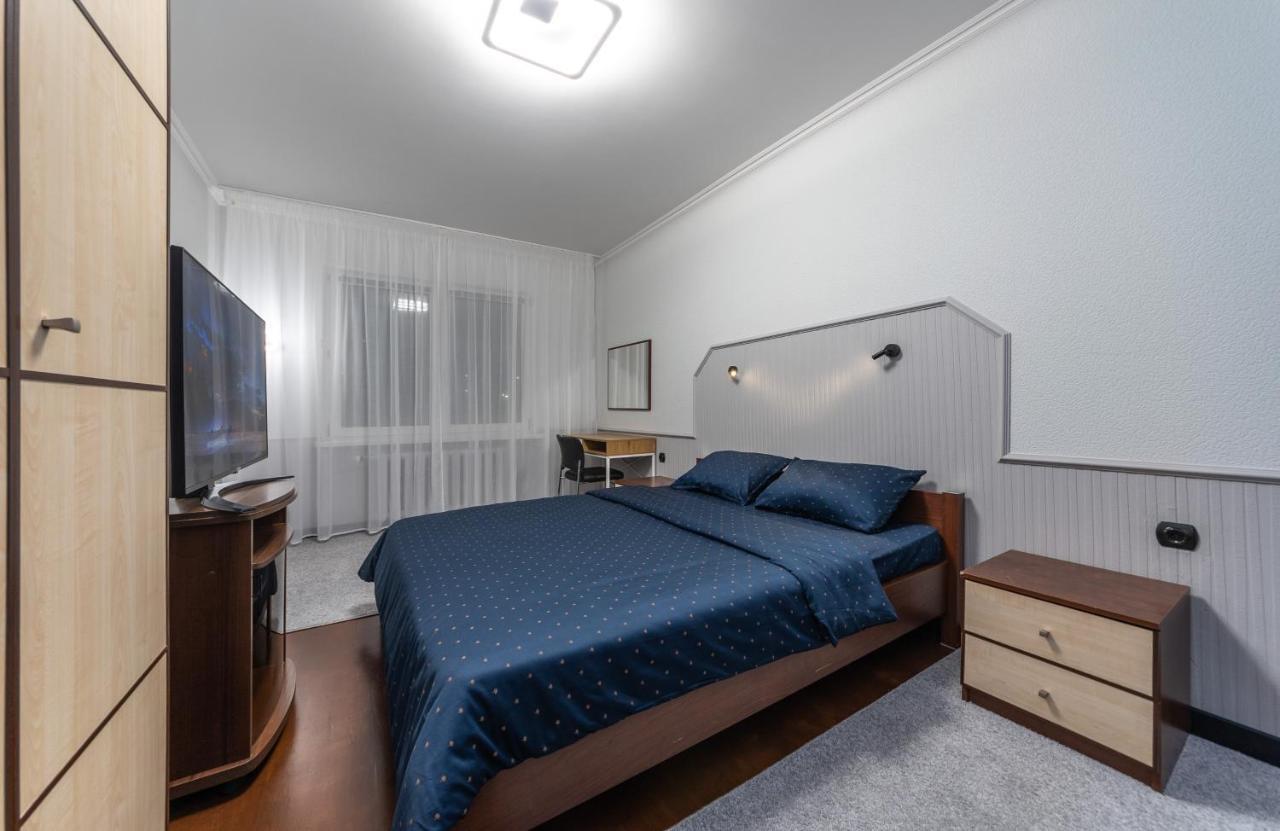 Modern 3 Bedroom Apartment Kyiv Exterior foto