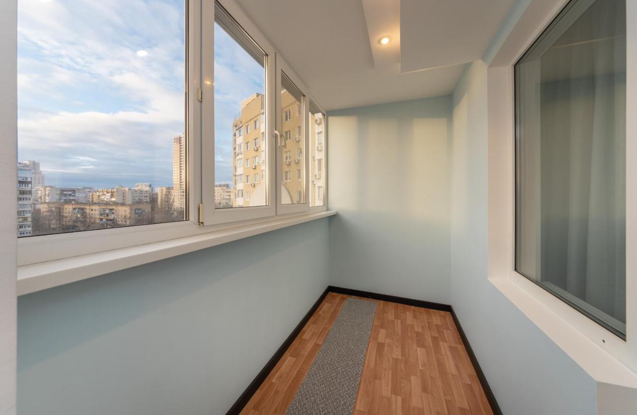Modern 3 Bedroom Apartment Kyiv Exterior foto