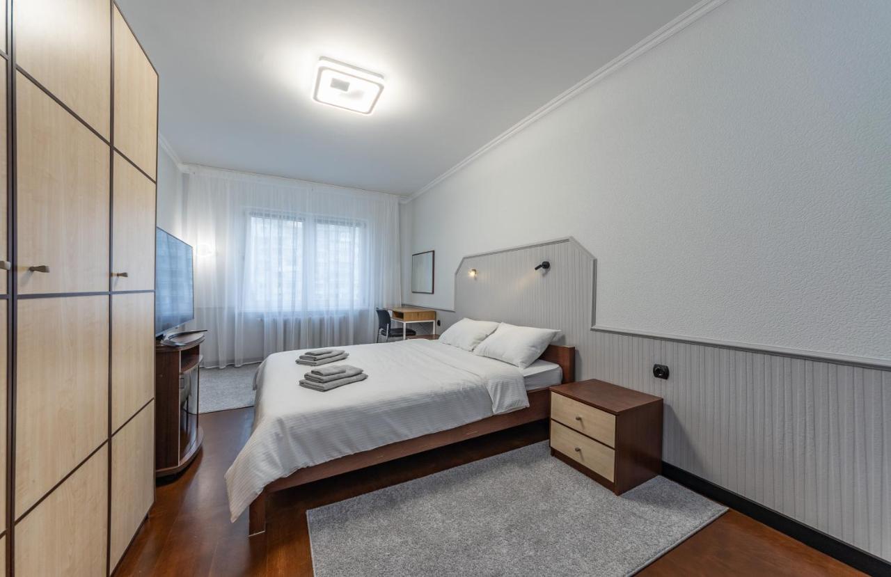 Modern 3 Bedroom Apartment Kyiv Exterior foto