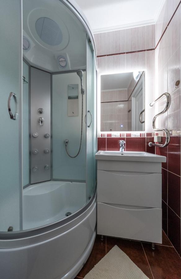 Modern 3 Bedroom Apartment Kyiv Exterior foto