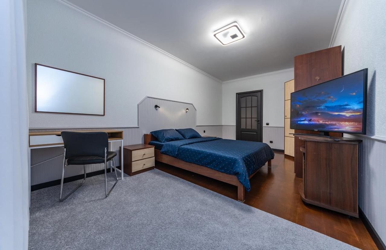 Modern 3 Bedroom Apartment Kyiv Exterior foto